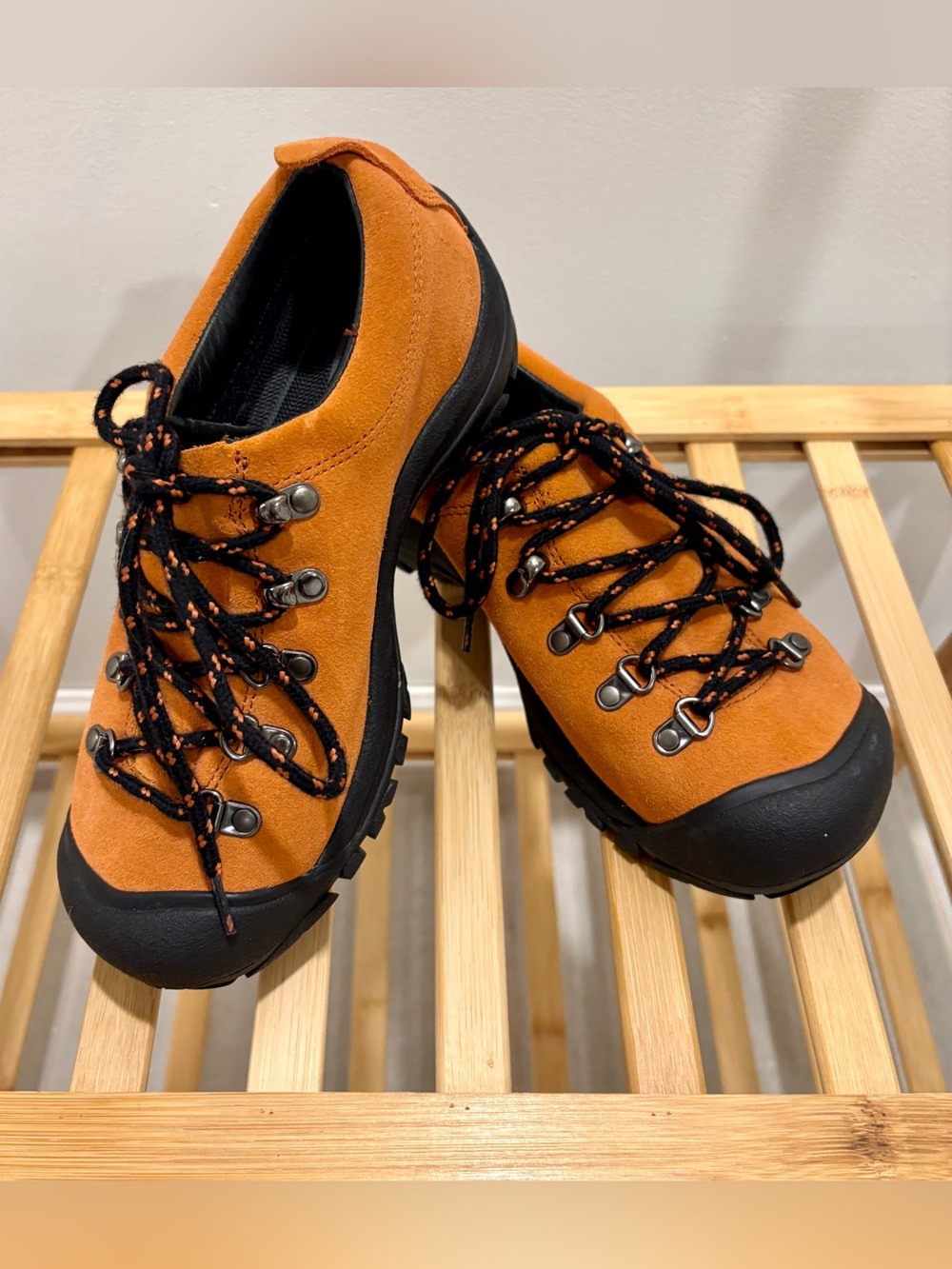 Keen Orange Suede Hiking-Style Lace-Up Shoes size 5.5